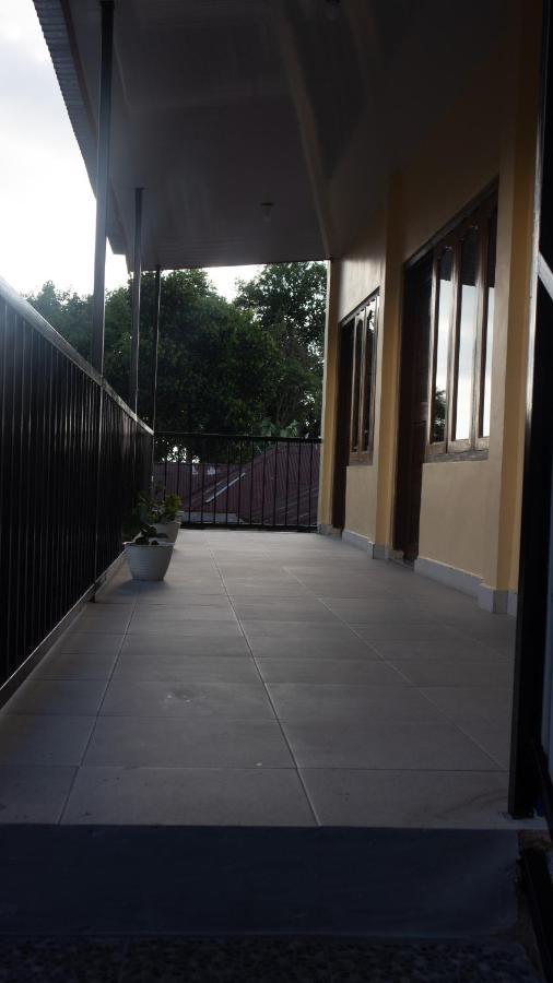 Tange Guest House Рутенг Экстерьер фото