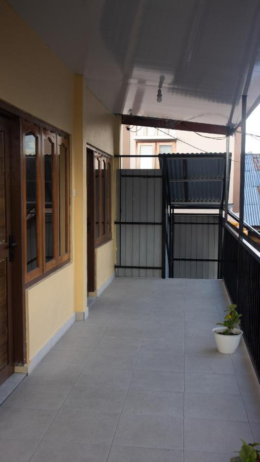 Tange Guest House Рутенг Экстерьер фото