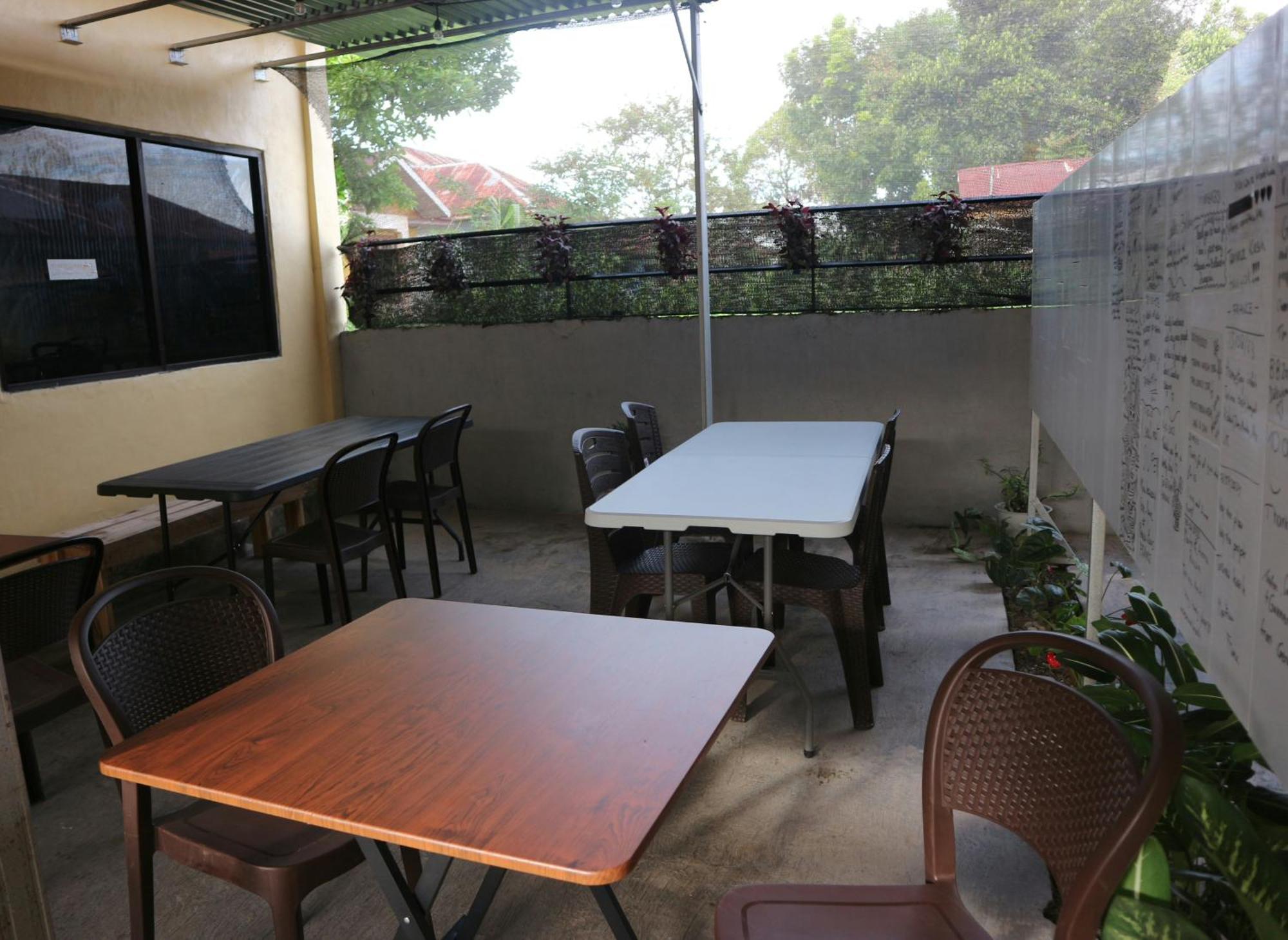 Tange Guest House Рутенг Экстерьер фото