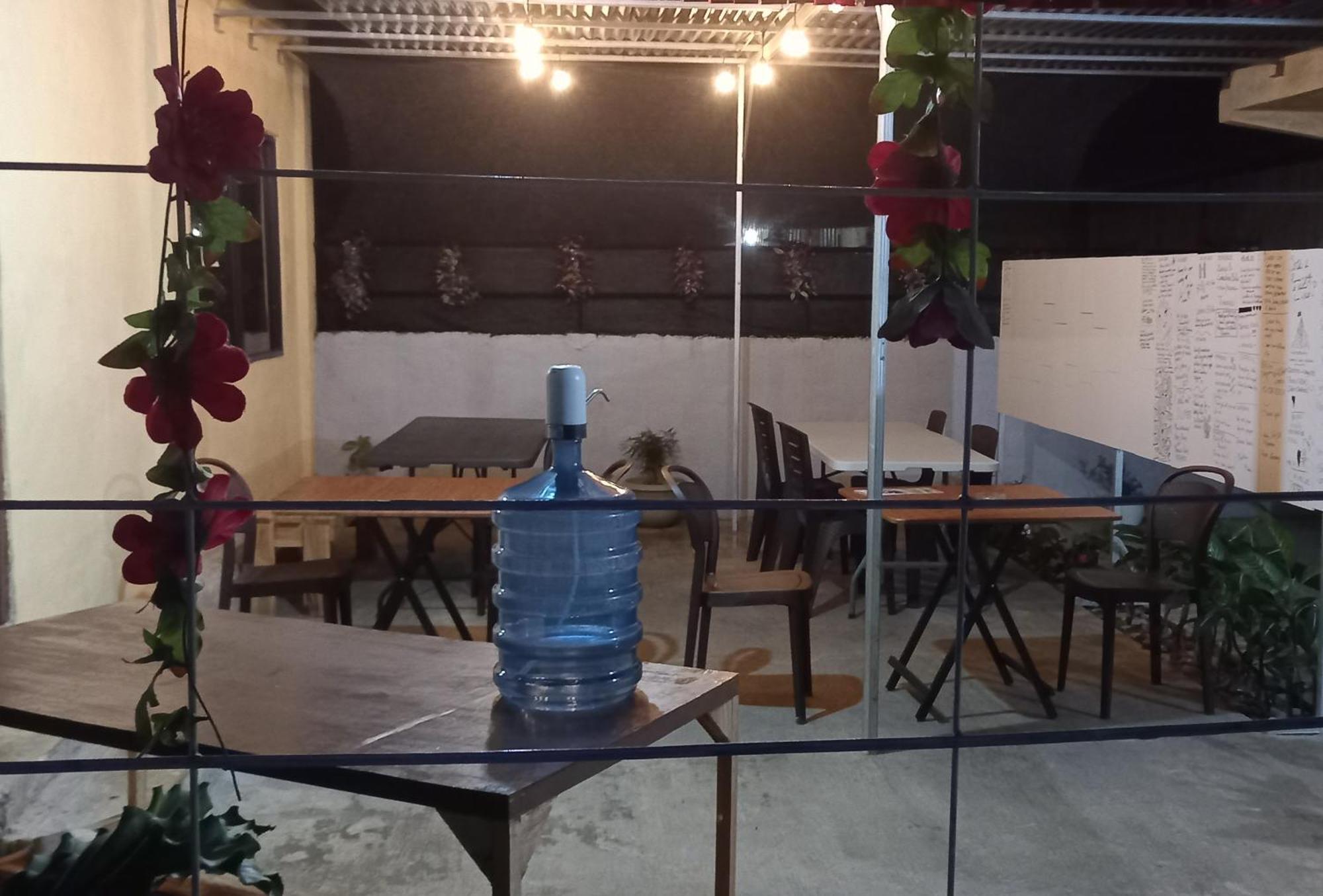 Tange Guest House Рутенг Экстерьер фото